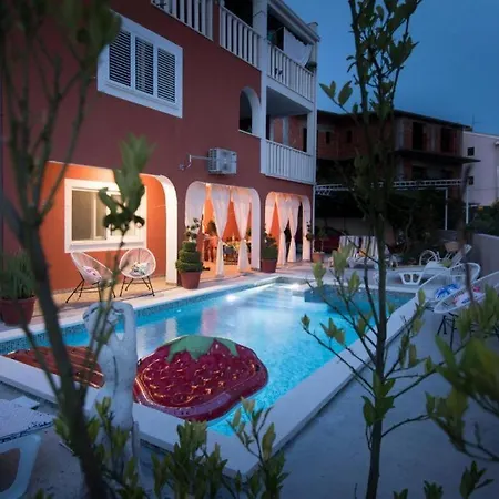 J&j With Swimming Pool Apartamento *